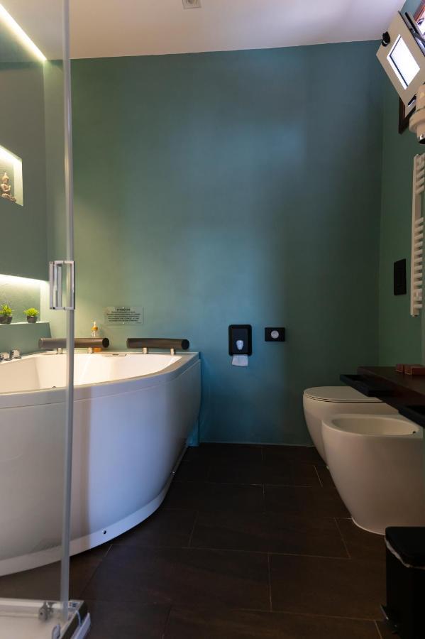 5 Sensi - Vasca Idromassaggio, Terrazzo, Fibra Ultraveloce, Parcheggio Coperto Su Richiesta Hotel Cosenza Bagian luar foto