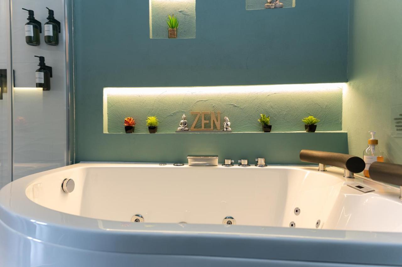 5 Sensi - Vasca Idromassaggio, Terrazzo, Fibra Ultraveloce, Parcheggio Coperto Su Richiesta Hotel Cosenza Bagian luar foto