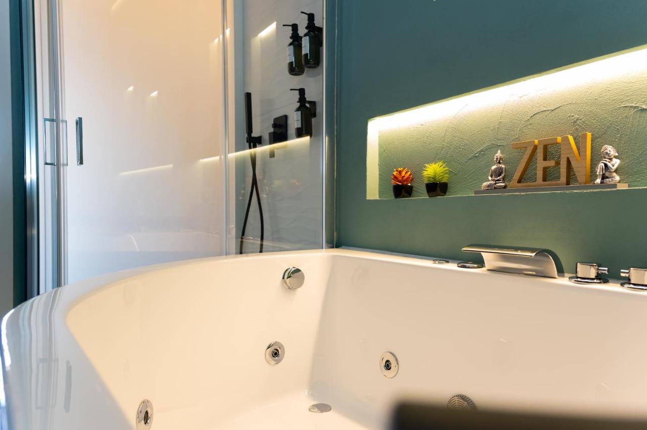 5 Sensi - Vasca Idromassaggio, Terrazzo, Fibra Ultraveloce, Parcheggio Coperto Su Richiesta Hotel Cosenza Bagian luar foto