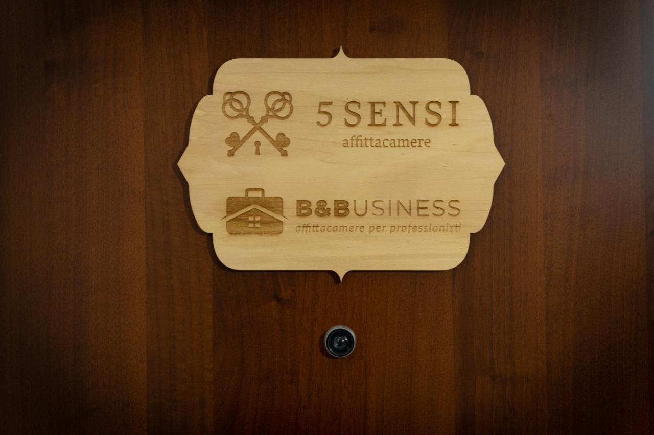 5 Sensi - Vasca Idromassaggio, Terrazzo, Fibra Ultraveloce, Parcheggio Coperto Su Richiesta Hotel Cosenza Bagian luar foto