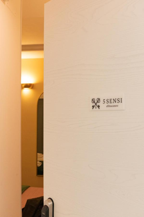 5 Sensi - Vasca Idromassaggio, Terrazzo, Fibra Ultraveloce, Parcheggio Coperto Su Richiesta Hotel Cosenza Bagian luar foto